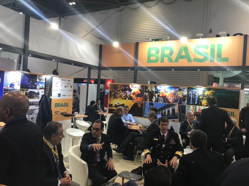 Empresários brasileiros em reunião de negócios 