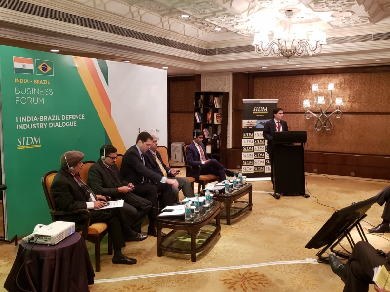 Um dos diretores do Conselho Diretor da ABIMDE, Rodrigo Modugno, fala durante seminário na Índia